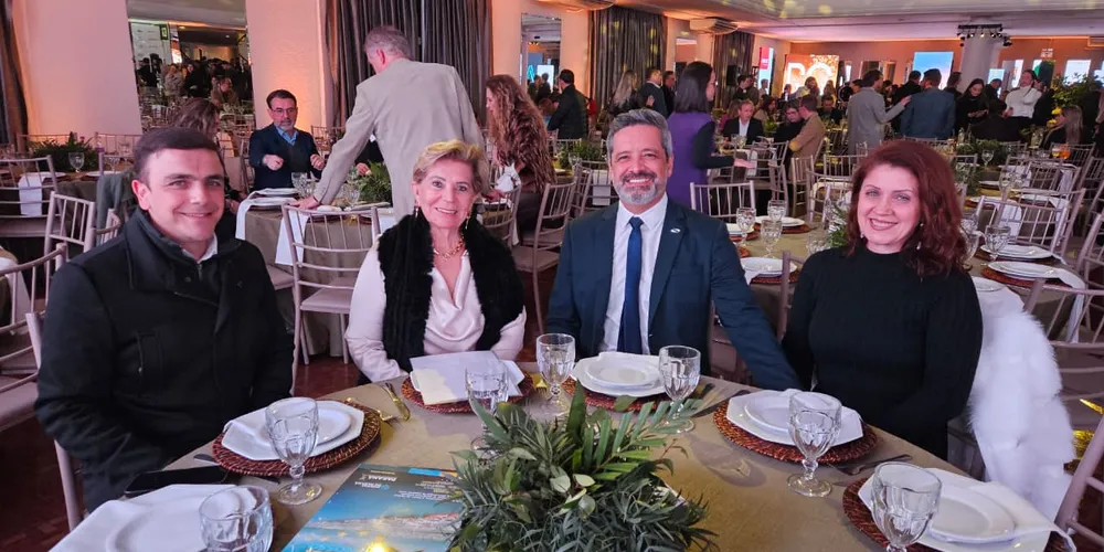 Evento contou com a presença da prefeita e vice-prefeito de Ponta Grossa