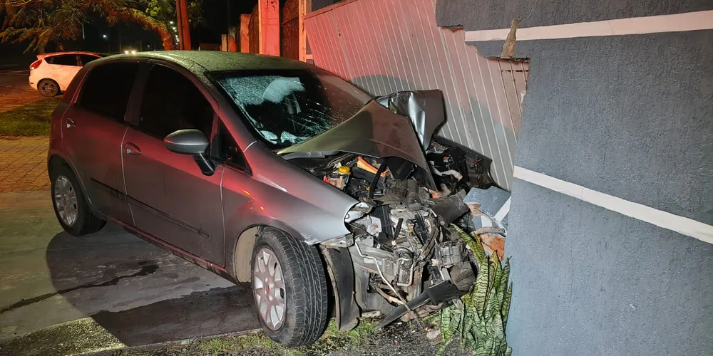 O motorista sofreu apenas um corte no queixo