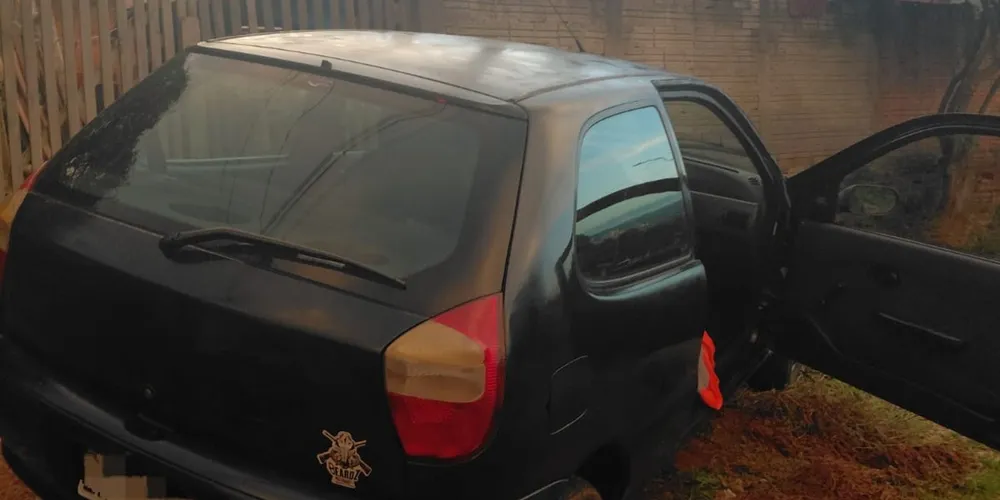 A ocorrência teve início na Rua Antônio Saad, quando agentes do Trânsito Viário perceberam que o Palio possuia um pedaço de fitilho sobre os caracteres da placa