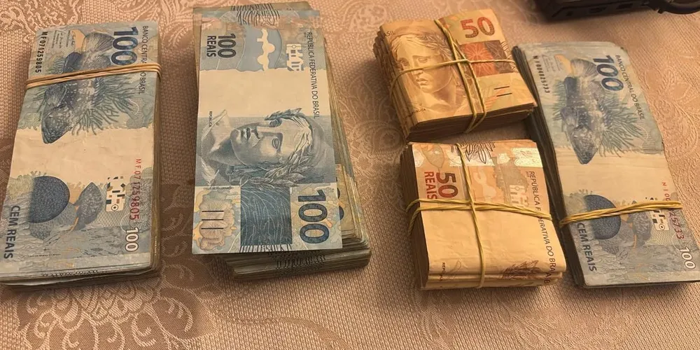 Dinheiro apreendido durante a terceira fase da Operação Rent a Car, batizada de "Galho Fraco II"