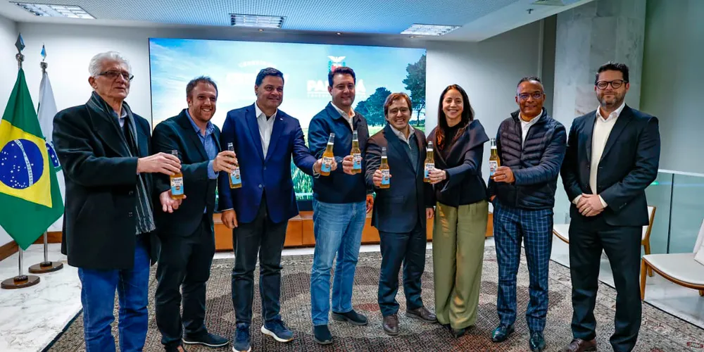 governador Carlos Massa Ratinho Junior participou do anúncio feito nesta quinta-feira (25) pelo diretor de Relações Institucionais da Ambev, Rodrigo Moccia