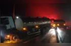 Idoso fica ferido após colisão frontal entre carro e caminhão em Ivaí