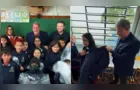 Campo Largo entrega uniformes de inverno para alunos da rede municipal
