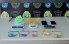 Rapaz é preso e adolescente é apreendida por tráfico de drogas em PG