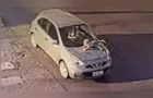 Motorista atropela família e bebê é levado sobre capô de carro; veja vídeo
