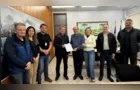 Ary Carneiro entrega ordem de serviço para obra em avenida de União da Vitória