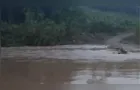 Ponte entre comunidades de Prudentópolis fica parcialmente submersa
