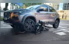 Motociclista fica ferida após carro atingir moto parada em Curitiba
