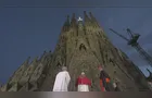 Papa Leão XIV abençoa e inaugura torre da Sagrada Família