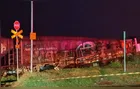 Trem atinge caminhão carregado com gás e deixa feridos em cruzamento ferroviário