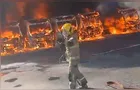 Incêndio destrói quase 30 ônibus de garagem em Belo Horizonte; veja vídeo