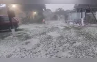Chuva de granizo transforma paisagem em Lapa; veja vídeo