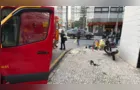 Coletor de lixo é atropelado por carro e fica gravemente ferido no Centro de Curitiba