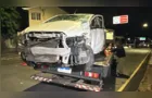 Motorista bate em motocicleta e atinge portão em Ponta Grossa