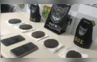 Suspeitos de transportar drogas e arma de fogo são levados à delegacia em PG
