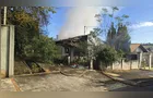 Incêndio atinge casa abandonada no Jardim Europa em Ponta Grossa