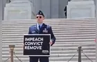 Militar dos EUA é preso no Capitólio após pedir impeachment de Trump
