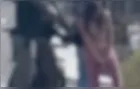 Vídeo mostra mulher retirando pistola da vagina durante abordagem policial e cena viraliza