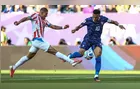 Mbappé marca, França supera retranca do Paraguai e vai às quartas da Copa