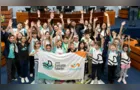 Alunos de projeto social são recebidos na Câmara após conquistas na natação do JEM
