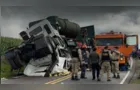 Queda de caminhão de prancha deixa um morto na PR-445