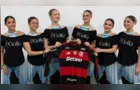 Bailarinas realizam rifa de camisa de Paquetá para custear viagem ao Festival de Joinville