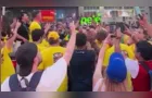 Times Square vira palco de 'Evidências' pela torcida brasileira