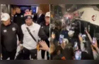 Torcida do Santos lota entrada de hotel para recepcionar Neymar em Curitiba
