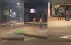 Homem sai nu pelas ruas, invade casa e tenta atacar mulher; veja vídeo