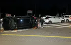 Carro tomba após colisão traseira na Avenida Monteiro Lobato em PG