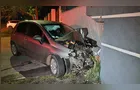Motorista perde o controle e bate contra muro de residência em Ponta Grossa