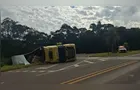 Caminhão tomba na rodovia PR-160 em Curiúva