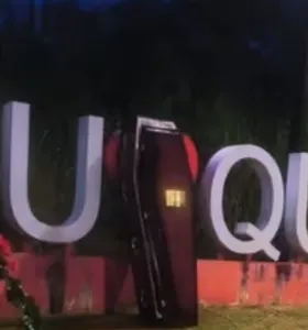 Objeto foi encontrado na manhã desta sexta (15) ao lado de letreiro turístico Eu amo Quatiguá