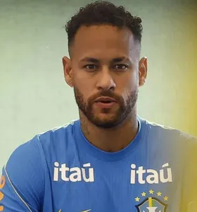 Neymar durante fisioterapia com a Seleção Brasileira