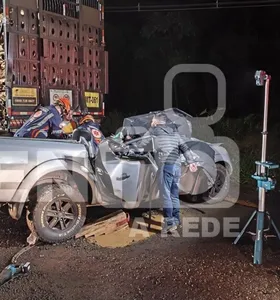 Na caminhonete Mitsubishi estavam quatro ocupantes: uma mulher, sua filha adolescente e dois homens