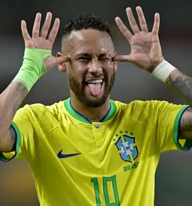 Neymar com a camisa da seleção brasileira
