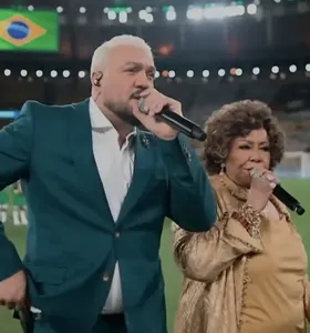 O desempenho dos cantores não agradou aos internautas e virou motivo de críticas e piadas
