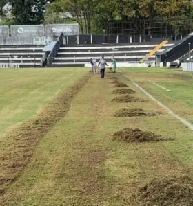 Com a chegada das temperaturas mais baixas no Paraná, o clube deu início ao plantio da grama Rye Grass