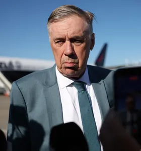 Carlo Ancelotti no desembarque da Seleção Brasileira nos EUA