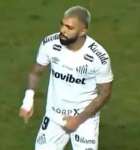 Gabigol é expulso por gesto obsceno