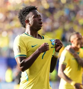 Vinicius Junior celebra gol da Seleção Brasileira contra Marrocos