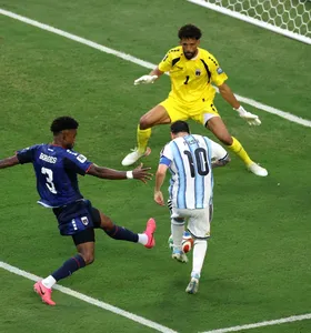 Momento em que Messi marca gol na partida contra Cabo Verde