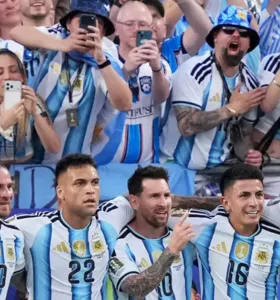 Atual campeã do mundo, Argentina entra em campo como favorita