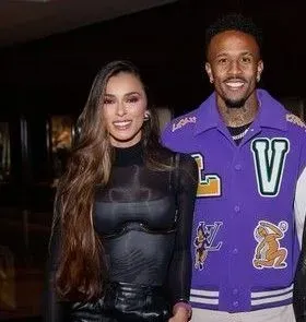 Militão junto do casal Vinicius Jr e Virginia