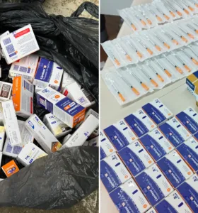 Foram apreendidos cerca de 200 frascos de medicamentos, mais de 1.400 cigarros eletrônicos, dinheiro, registros financeiros e máquinas de cartão