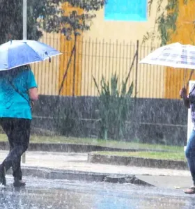A atuação desses sistemas meteorológicos tem provocado pancadas de chuva de intensidade moderada a forte