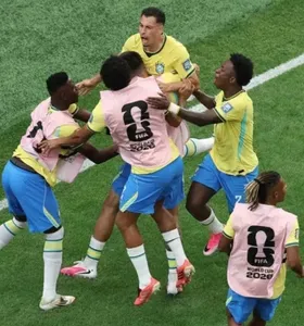 Martinelli comemora gol da classificação do Brasil sobre o Japão