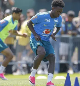 Vini Jr durante o treino da Seleção Brasileira