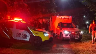 Bandidos invadem loja, tentam escapar e um deles morre em confronto