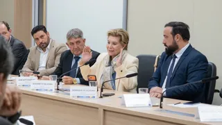 Elizabeth celebra acordo que permite transformar áreas de ferrovias desativadas